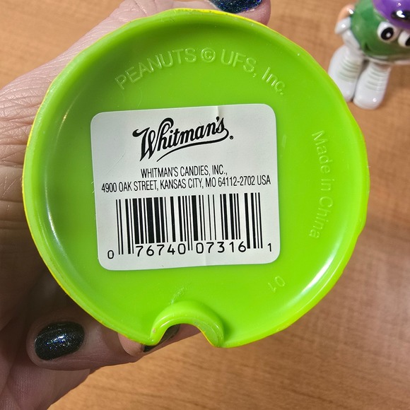 3 Small Plastic Easter Figurines Snoopy and M&M Plastic. 2 Brand New - SEALED - Picture 5 of 7